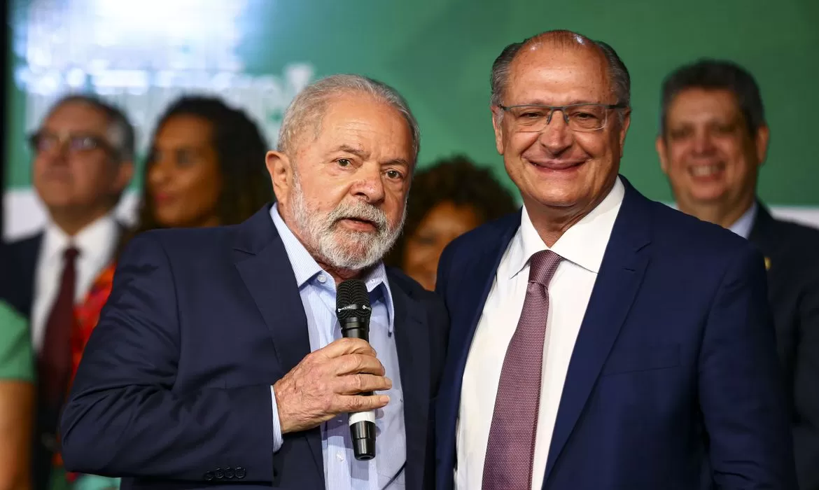 Você está visualizando atualmente Lula e Alckmin tomam posse hoje; entenda o rito
