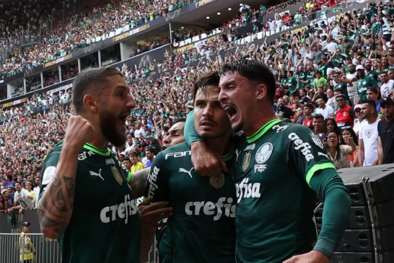 Palmeiras supera Flamengo em jogo de 7 gols e conquista Supercopa do Brasil