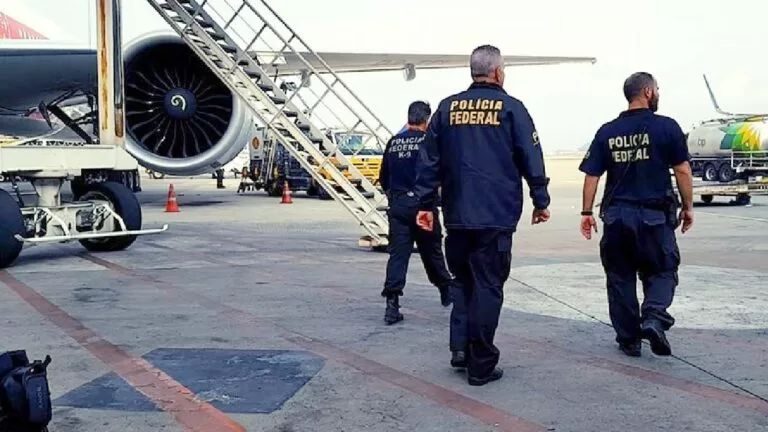 Ex-ministro de Bolsonaro é preso pela PF ao desembarcar em Brasília