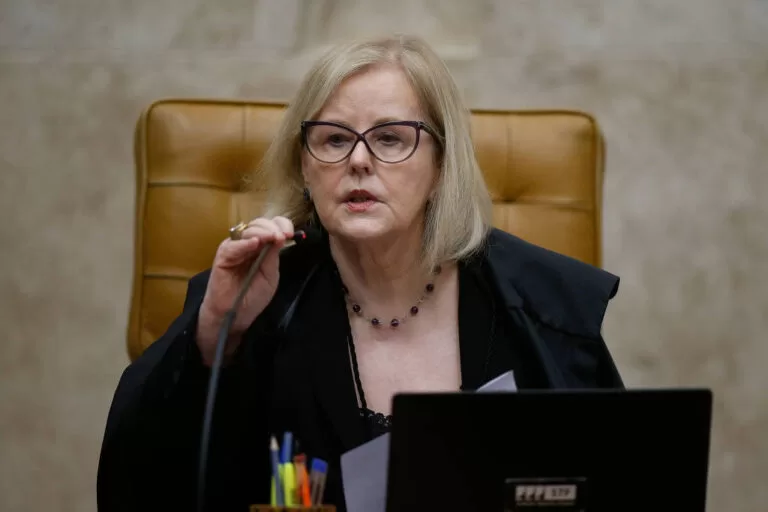 Rosa Weber reabre o STF, diz que golpistas serão punidos e vê democracia inabalável