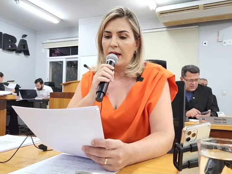 Vereadora pede que Prefeitura entregue kit escolar às crianças no início do ano letivo