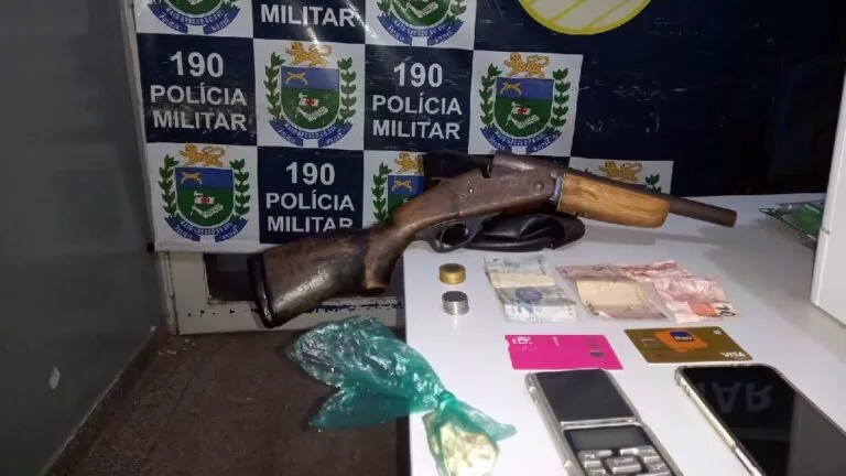 Homem que agrediu esposa é preso com drogas e arma de fogo na região central de Corumbá