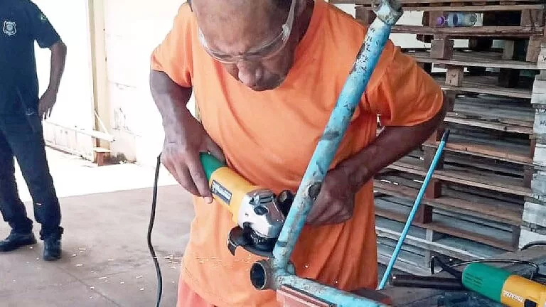 Bicicletas apreendidas serão transformadas em 400 cadeiras de rodas em presídio de MS