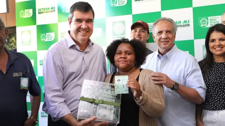 Governo inicia entrega das primeiras habilitações da “CNH Social”