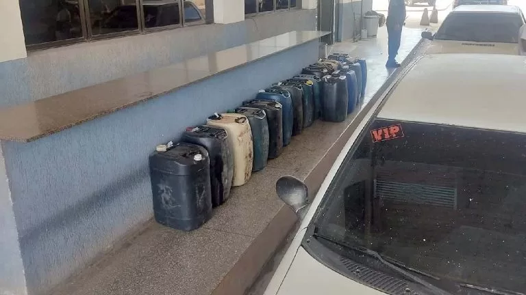 PM apreende 900 litros de combustível em estrada de assentamento de Corumbá