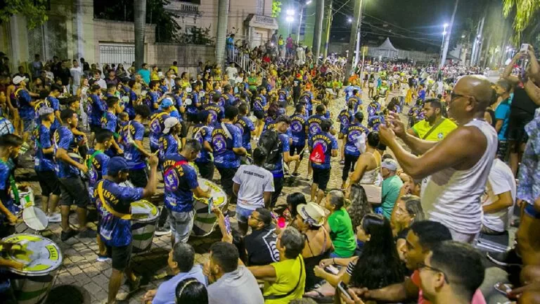 Cinco agremiações desfilam nesta segunda-feira em Corumbá; confira a ordem