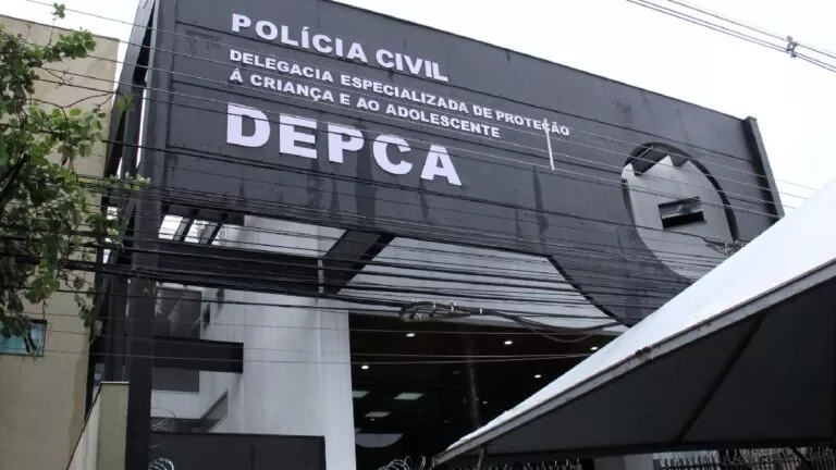 Adolescente acusa irmão de estupro e é ameaçada de morte pelo pai