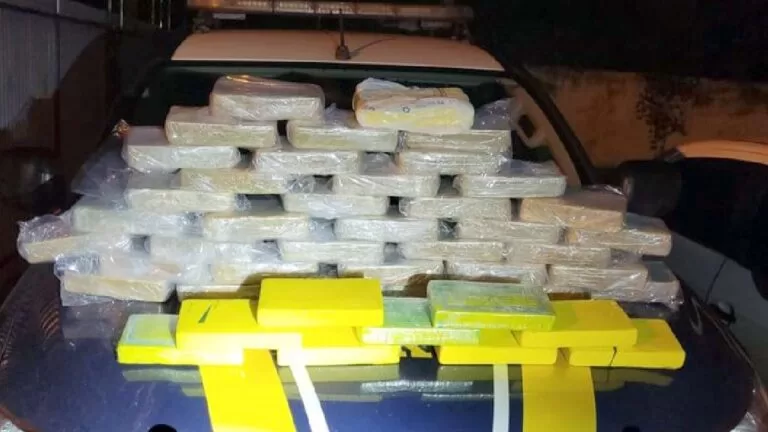 Homem é preso pela PRF com 46 Kg de cocaína na BR-262 em Corumbá