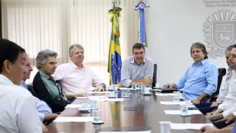 Governador discute obras da rota bioceânica com setor de transportes de MS