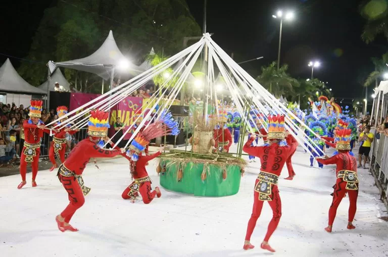 “Lugar de Gente Feliz” Major Gama levanta arquibancada com homenagem a cidade de  Dourados