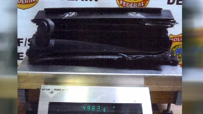 Boliviana é presa pela PF tentando embarcar em voo para Índia com 5 Kg de cocaína