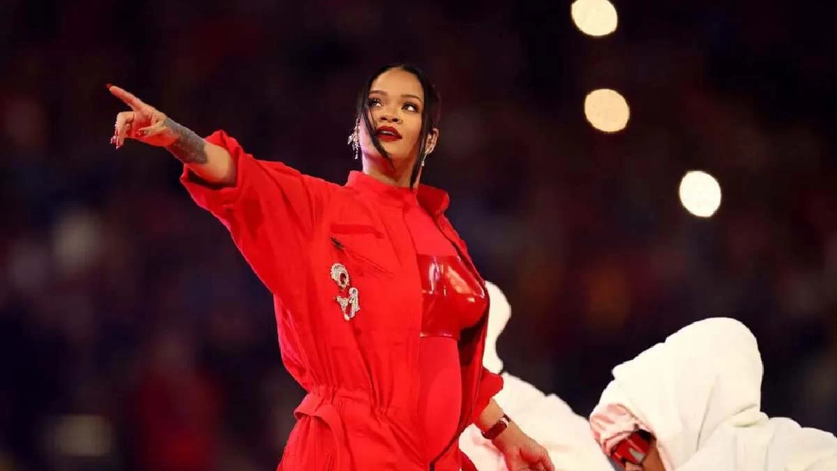 Leia mais sobre o artigo Após Show no Super Bowl Rihanna confirma gravidez de seu segundo filho