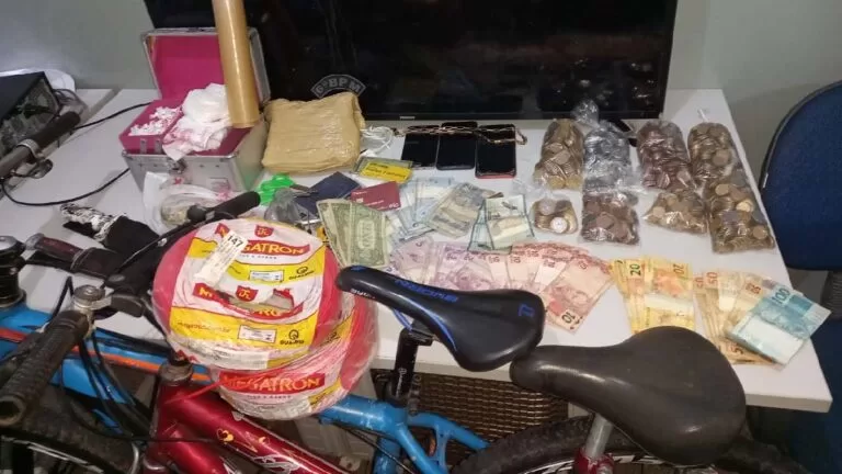 Traficante é preso e PM apreende drogas e diversos objetos em casa no centro de Corumbá