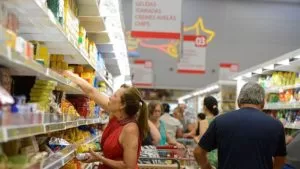 Leia mais sobre o artigo ‘Salgadinho é mais barato que fruta’: subsidiados no Brasil, ultraprocessados causam 57 mil mortes no país, diz estudo