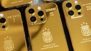 Leia mais sobre o artigo Messi e campeões mundiais com a Argentina ganham celulares banhados a ouro, avaliados em R$ 1 milhão