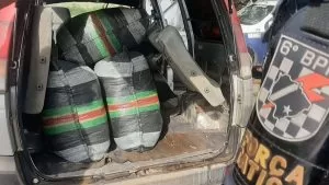Leia mais sobre o artigo Força Tática apreende mercadorias de descaminho em carro boliviano