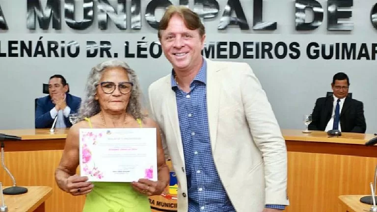 Borracheira e com orgulho, Dona Bete recebe homenagem na Câmara de Corumbá