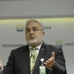 Presidente da Petrobras diz que pode reduzir preço da gasolina