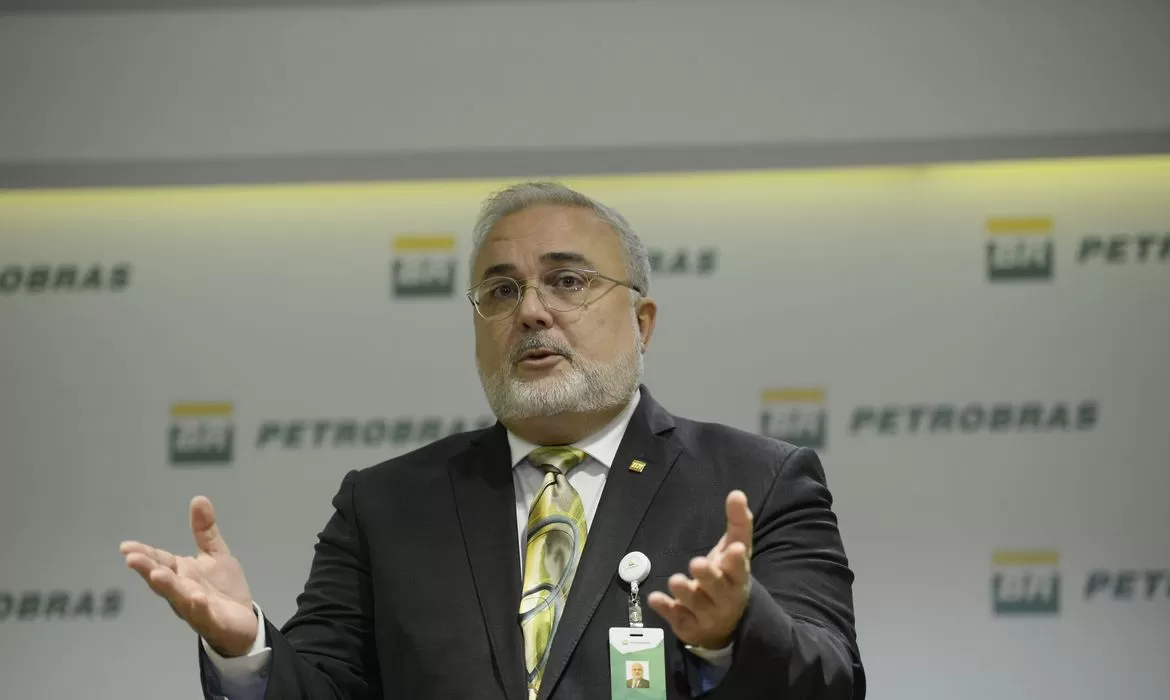 Você está visualizando atualmente Presidente da Petrobras diz que pode reduzir preço da gasolina