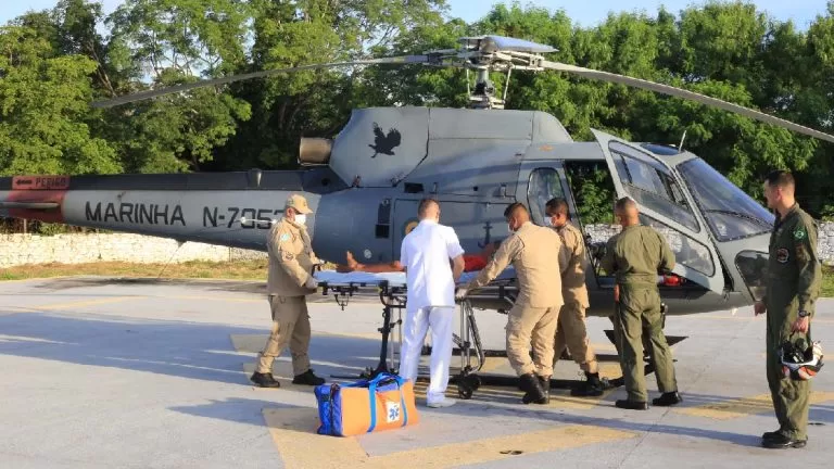 Jovem com suspeita de fratura no fêmur é resgatado pela Marinha no Pantanal