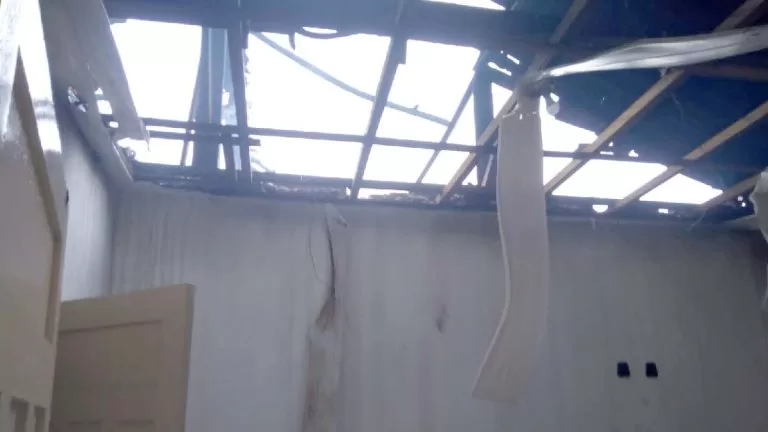 Casas são consumidas pelo fogo e criança é resgatada sem ferimentos em Corumbá