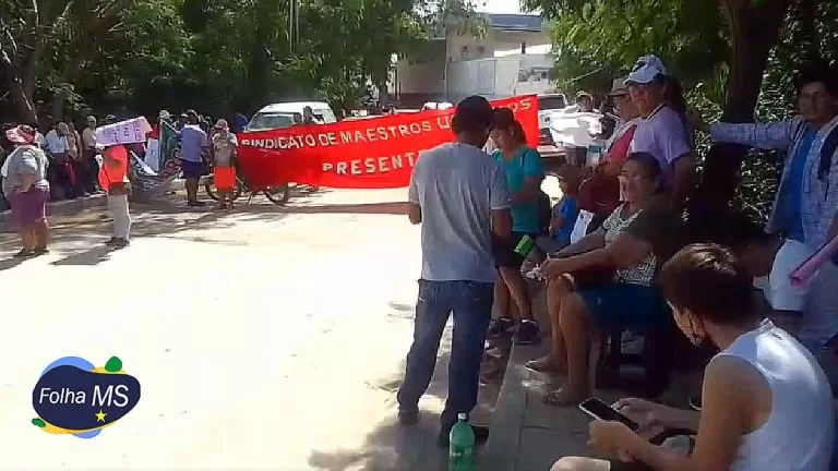 Manifestação de professores bolivianos fecha fronteira com o Brasil