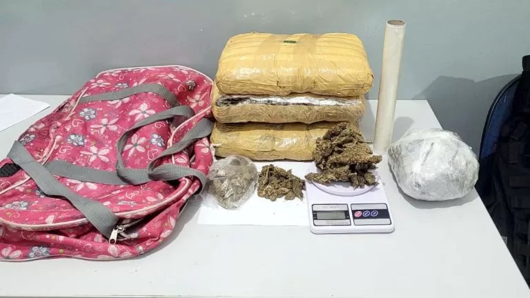 Força Tática prende mulher com tabletes de maconha dentro de mochila em Corumbá