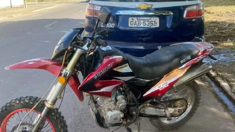 Moto furtada é encontrada em residência abandonada no bairro Popular Nova