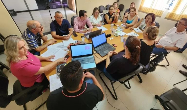 Feserp entrega pauta salarial 2023 dos servidores ao governo do Estado