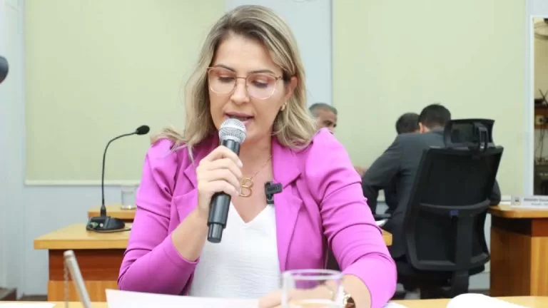 Vereadora cobra explicações sobre falta de anestésico odontológico em posto de saúde