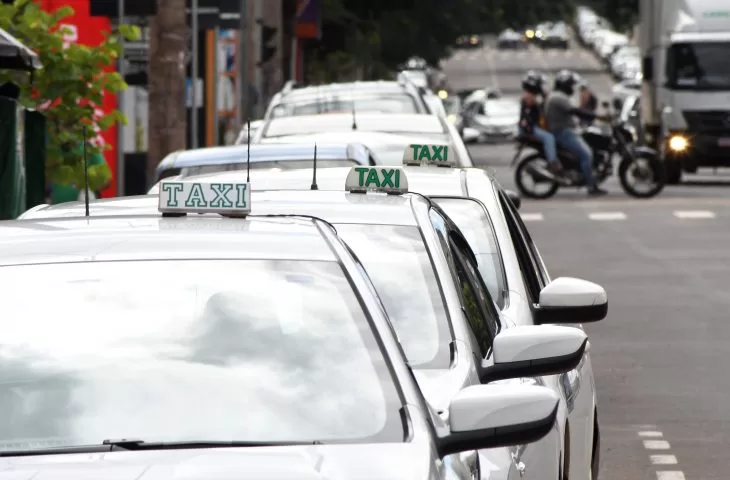 Você está visualizando atualmente Taxistas contam com isenção de ICMS na compra de veículos elétricos e híbridos