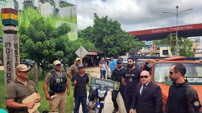 Brasileiros recuperam veículos roubados após atuação das autoridades brasileiras e bolivianas