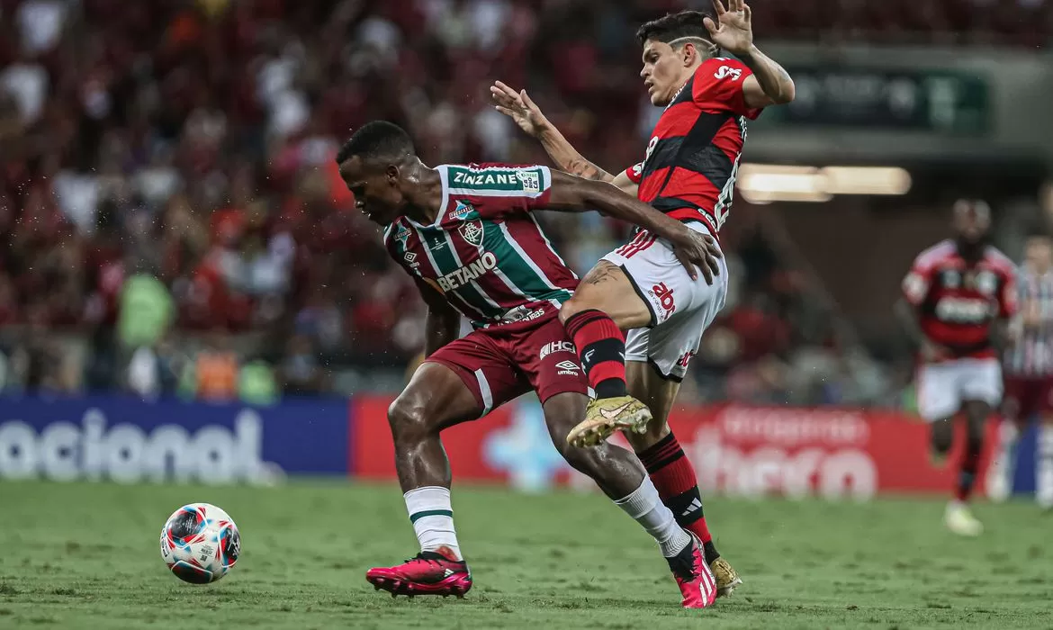 Você está visualizando atualmente Flamengo sai na frente do Fluminense na final do Carioca