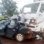 Idosa fica em estado grave após acidente entre carro e caminhão na BR-060