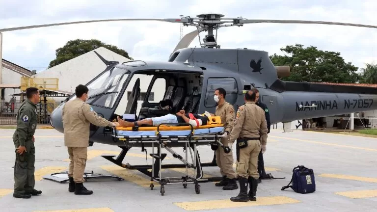 Marinha realiza resgate de homem que caiu de cavalo em fazenda no Pantanal