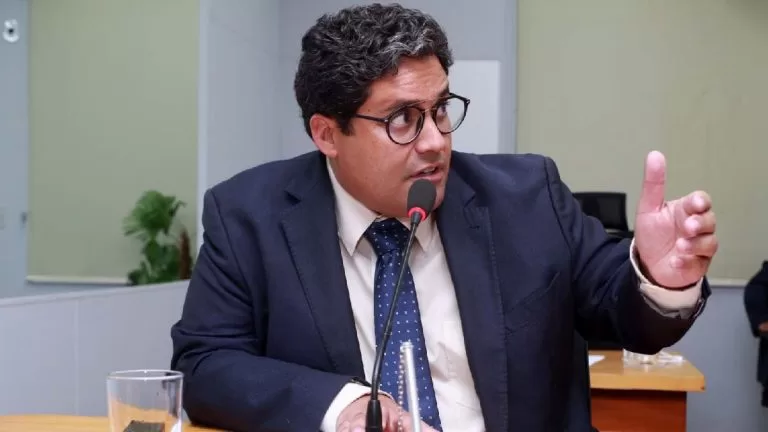 Vereador defende uso de vans para suprir demanda no transporte público em Corumbá