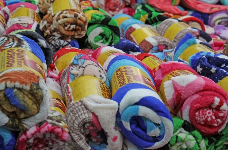 Você está visualizando atualmente Governo do MS anuncia doação de 100 mil cobertores para famílias em vulnerabilidade