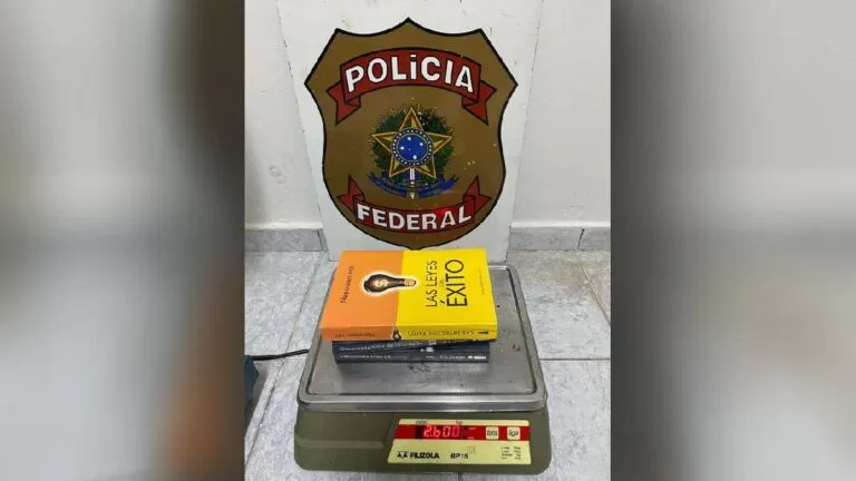 Homem é preso pela PF em Corumbá ao despachar livros com cocaína para Austrália