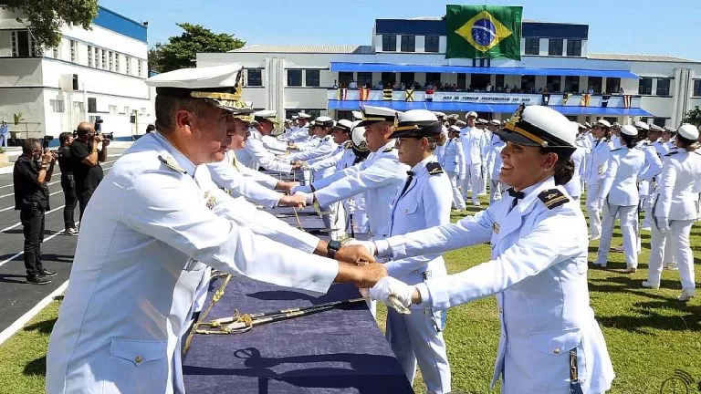 Marinha publica edital com vagas para quadros técnico, capelães navais e engenharia
