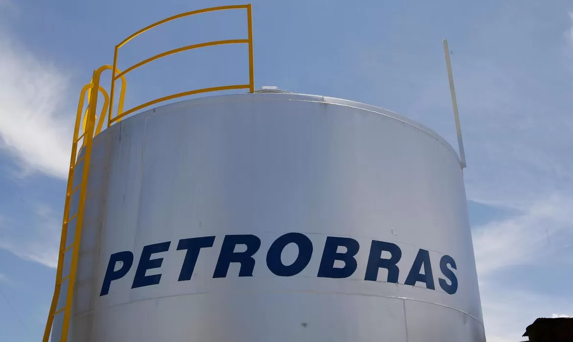 Você está visualizando atualmente Petrobras reduz preço do diesel para distribuidoras