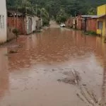 “Serviço de porco” dizem moradores novamente afetados pela chuva no Cravo Vermelho