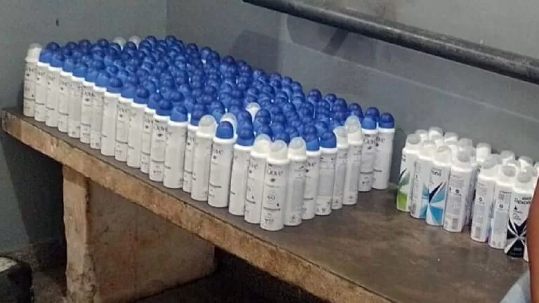 Mulheres são detidas em Corumbá por suspeita de contrabando de desodorantes