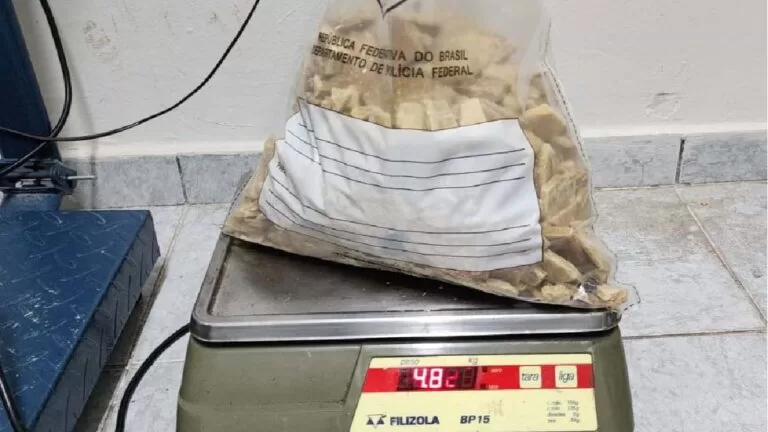 Boliviana é detida pela Receita Federal com 4,2 Kg de cocaína na fronteira