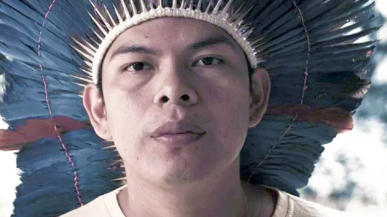 Professor terena compartilha conhecimento linguístico para promover inclusão