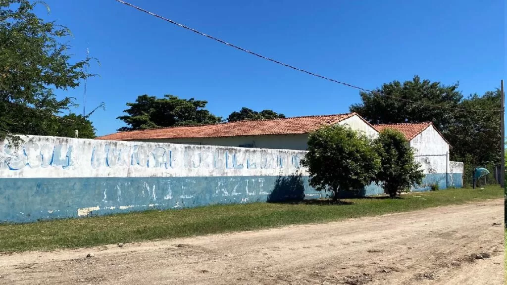 escola estrutura comprometida posto abandonado