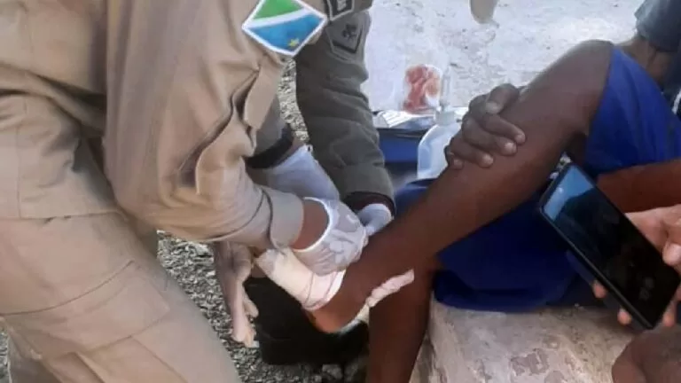 Corpo de Bombeiros é acionado para socorrer idoso ferido por Arraia no Porto Geral