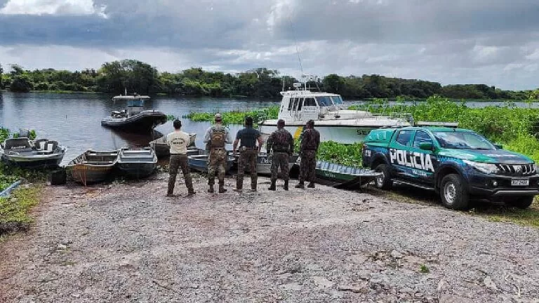 Em fiscalização no Rio Paraguai PMA e PF apreendem embarcações usadas em pesca ilegal