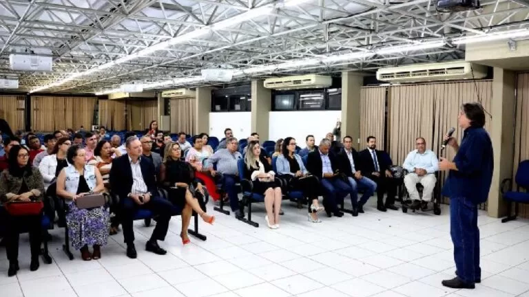 Governo do Estado anuncia reajuste salarial de 5% para servidores públicos