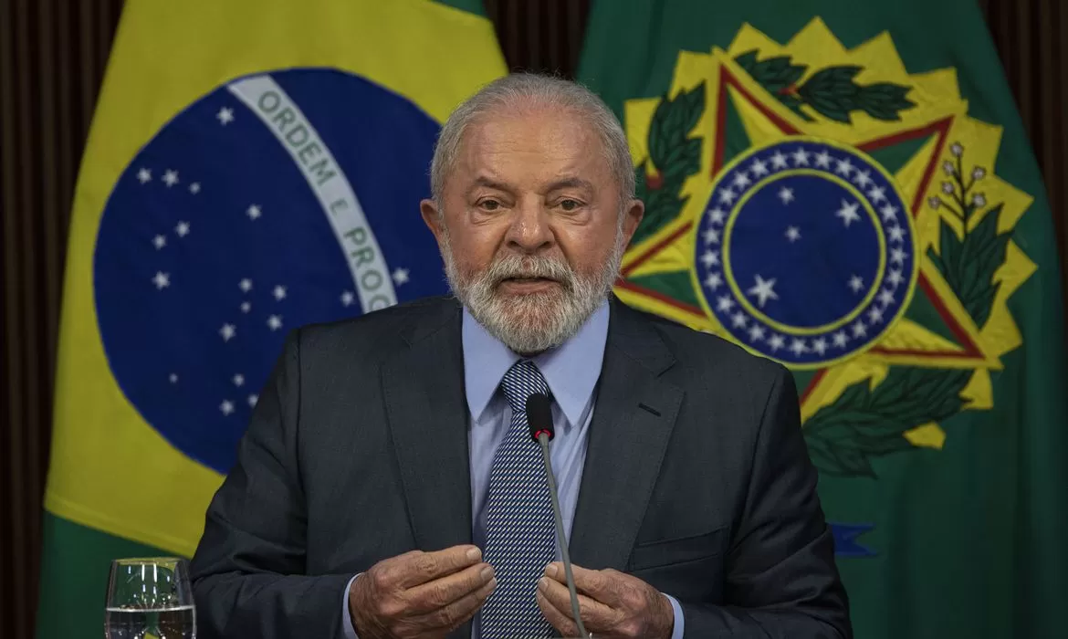 Você está visualizando atualmente Retomada de programas e revisão de medidas marcam 100 dias de Lula