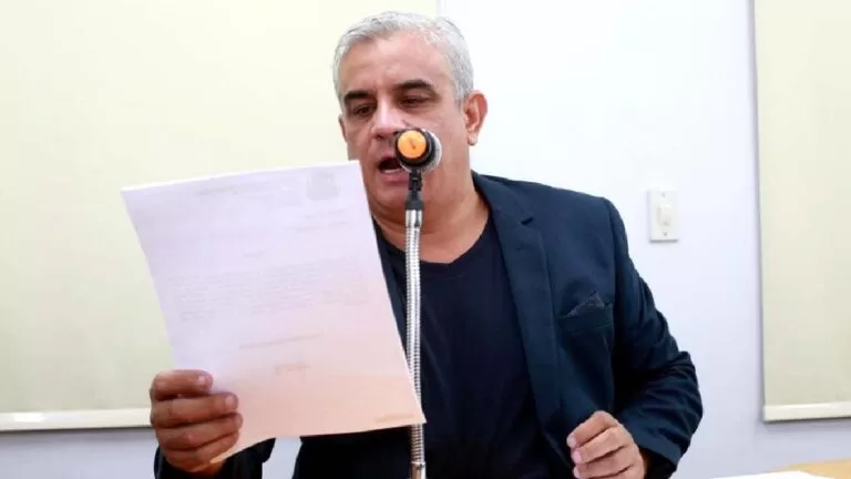 Gasto com folha de pagamento de servidores preocupa vereador em Corumbá